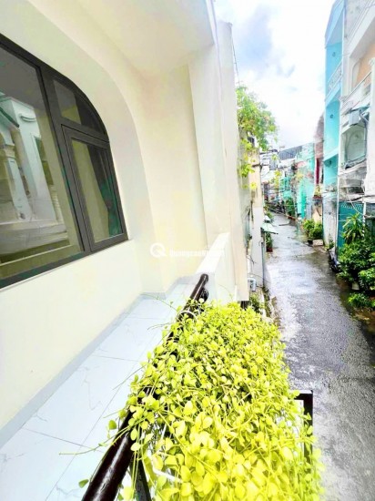 Bán nhà Q10, thông CMT8, oto trong nhà, 44M2, cao 2 tầng 2 phòng: Nhỉnh 6 Tỷ.