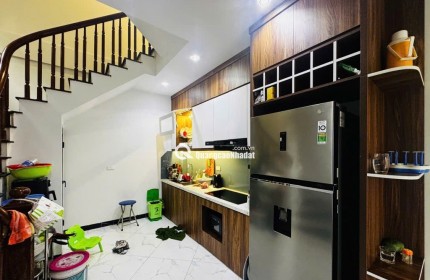 Phương Canh - Lô góc cực đẹp, ngõ trước nhà rộng thoáng - cách ô tô vài bước chân - đi bộ ra mặt phố chưa đầy 3 phút.