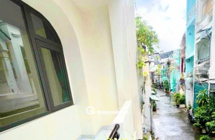 Bán nhà Q10, thông CMT8, oto trong nhà, 44M2, cao 2 tầng 2 phòng: Nhỉnh 6 Tỷ.
