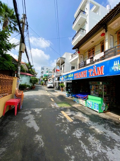 CHỦ GIẢM 800 TRIỆU BÁN GẤP NHÀ 2 MẶT TIỀN, 182M² THỔ, NỞ HẬU, Ô TÔ 7C NGỦ SÂN