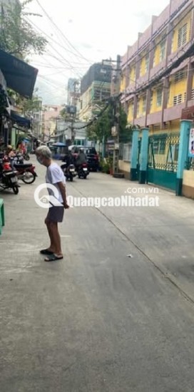 Nhà hiếm, sát mặt tiền Lạc Long Quân, gần chợ, gần trường học