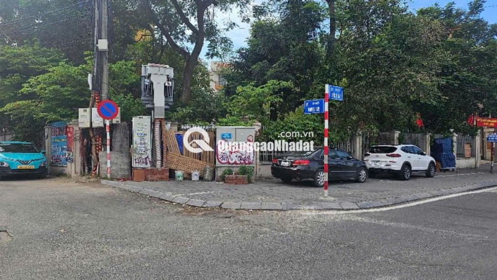 Nhà Lạc Long Quân, 6 tầng thang máy, diện tích 43m, mặt. tiền 3m thoáng đẹp.