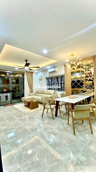 BÁN NHÀ Q10- HẺM 6M THÔNG CMT8- NGANG HƠN 5M- CĂN GÓC 3 TẦNG 3 PHÒNG NGỦ NỘI THẤT SỊN: 11 TỶ NHỈNH