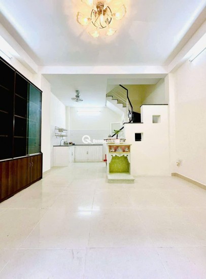 6 Tỷ nhỉnh: Nhà Quận 10 - ngay Bệnh Viện 115 - Xe hơi trong nhà 4 Tầng Ngang hơn 4m. VŨ 0933910039