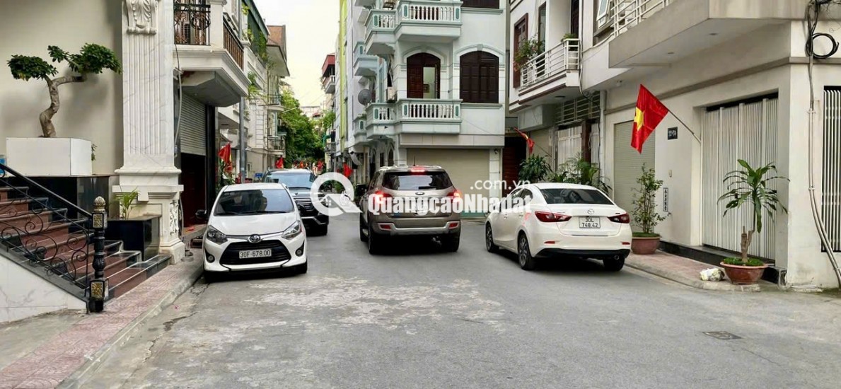 CÔNG VIÊN LÂM HẠ-NGUYỄN VĂN CỪ, Ô TÔ VÀO NHÀ, GẦN TRƯỜNG CHỢ,- 37M x 7TẦNG, THANG MÁY, FULL NỘI THẤT
