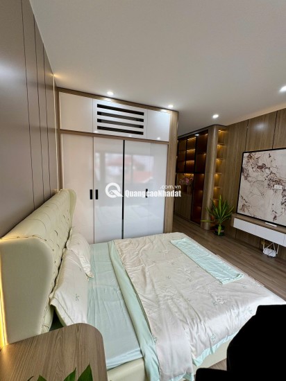 CÔNG VIÊN LÂM HẠ-NGUYỄN VĂN CỪ, Ô TÔ VÀO NHÀ, GẦN TRƯỜNG CHỢ,- 37M x 7TẦNG, THANG MÁY, FULL NỘI THẤT