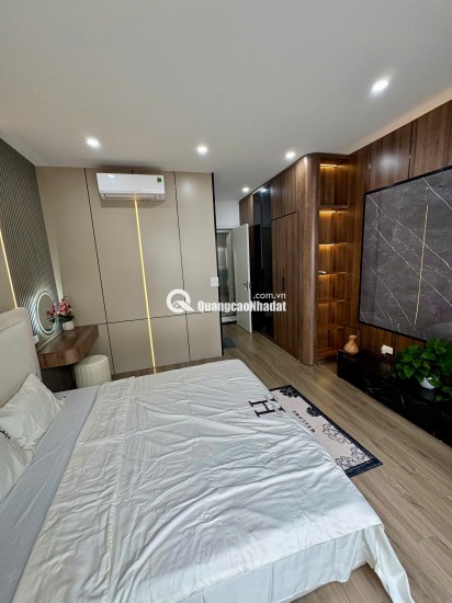 CÔNG VIÊN LÂM HẠ-NGUYỄN VĂN CỪ, Ô TÔ VÀO NHÀ, GẦN TRƯỜNG CHỢ,- 37M x 7TẦNG, THANG MÁY, FULL NỘI THẤT