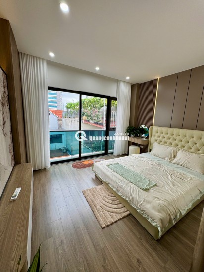 CÔNG VIÊN LÂM HẠ-NGUYỄN VĂN CỪ, Ô TÔ VÀO NHÀ, GẦN TRƯỜNG CHỢ,- 37M x 7TẦNG, THANG MÁY, FULL NỘI THẤT