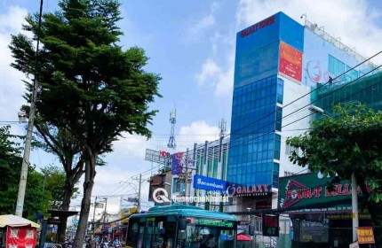 CHỦ GIẢM 800 TRIỆU BÁN GẤP NHÀ 2 MẶT TIỀN, 182M² THỔ, NỞ HẬU, Ô TÔ 7C NGỦ SÂN