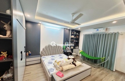 Nhà Tây Hồ, Nhà Lạc Long Quân! Diện tích 32m, 5 tầng, mặt. tiền. 5m!