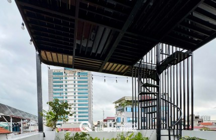 CÔNG VIÊN LÂM HẠ-NGUYỄN VĂN CỪ, Ô TÔ VÀO NHÀ, GẦN TRƯỜNG CHỢ,- 37M x 7TẦNG, THANG MÁY, FULL NỘI THẤT