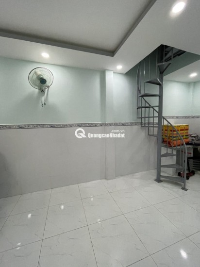 Bán nhà Hồng Lạc, ngay Lạc Long Quân, trung tâm Tân Bình, 24m2 - 2 tầng, chỉ hơn 2 tỷ.