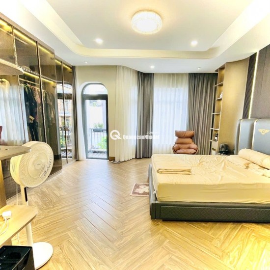Mặt tiền trục chính Quận 4- KHÁNH HỘI- ngang hơn 5m cao 5 tầng đủ nội thất: 15 Tỷ nhỉnh. 0933910039