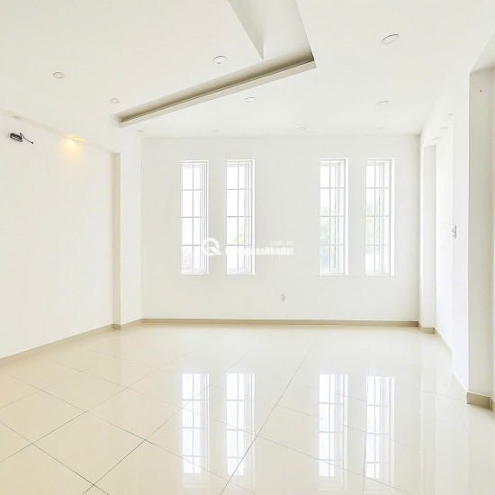 35 Triệu: thuê nguyên căn Quận 1 TRẦN KHÁNH DƯ- xe hơi trong nhà- 5m Ngang 5 tầng nhiều cửa sổ lớn