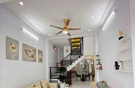 SIÊU PHẨM TÂN BÌNH 2 MẶT TIỀN - HXH - 3 TẦNG - 42M2 - 4PN - VỊ TRÍ CỰC ĐẸP - CHỈ 4.9 TỶ Nguyễn Phúc Chu, Phường 15, Quận Tân Bình
