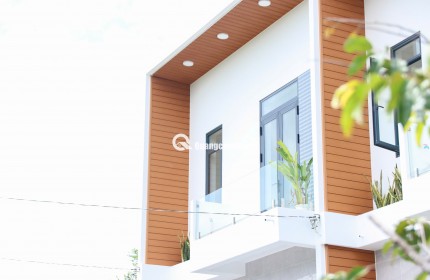 BÁN NHÀ ĐẸP TRUNG TÂM THỊ TRẤN CẦN ĐƯỚC GIÁ CỰC TỐT