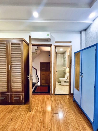 Ngay EMART Phạm Văn Chiêu, hẻm xe hơi tránh nhau