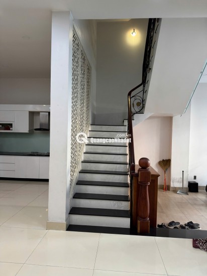 Cho thuê căn biệt thự đường 23, Hiệp Bình Chánh, nhà xây 1 trệt 2 lầu, sân thượng. DT 8x15