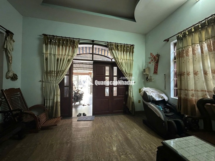 Bán nhà mặt tiền Dương Công Khi, Hóc Môn. DT 200m2, 3 tầng, 6PN. Sổ hồng, giá 15 tỷ.