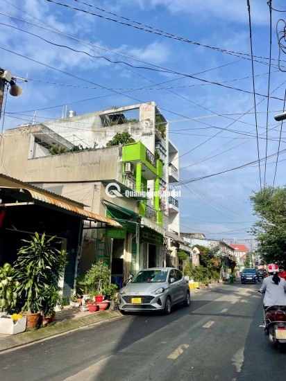 Nhà 4 tầng, hẻm 1 xẹt Đỗ Xuân Hợp, dòng tiền ổn định 10 triệu/tháng, chưa tới 4 tỷ.