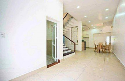 BÁN NHÀ GÒ VẤP TẶNG FULL NỘI THẤT ĐẸP. HẺM XE TẢI THÔNG, Ô TÔ ĐẬU TRƯỚC NHÀ
