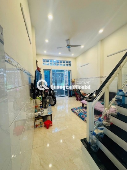 Bán nhà mặt phố Lê Văn Quới, Bình Tân. DT 4x12m, 2 tầng, 2PN. Sổ hồng, giá 4.6 tỷ. LH: 0909898125