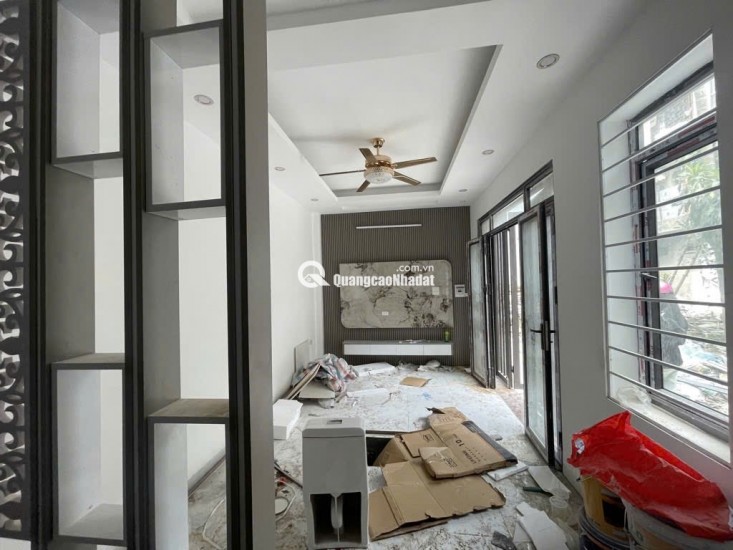 Bán nhà Đức Giang, 30m, Tiện ích ngập tràn, Nhà mới xây. Nội thất cơ bản . Sổ đỏ cất két. Gía chỉ 6x tỷ ( có tl)