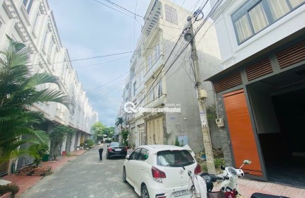 NHÀ 4 TẦNG  4PN. Oto ngủ trong nhà . Hẻm oto tránh