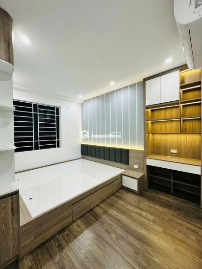 Bán căn hộ chung cư VP3 Linh Đàm, 93m², view hồ thoáng mát, full nội thất đẹp.