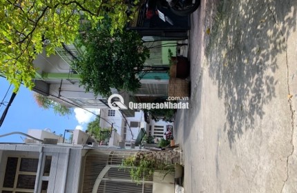 BÁN NHÀ 2 MẶT HẺM – OTO ĐỖ CỬA – KHU DÂN CƯ HIỆN HỮU  Kết cấu: 1 trệt, 2 lầu, sân thượng 6 phòng ngủ, 5 WC Nhà 2 mặt hẻm, có cửa sau thoáng mát, ánh sáng tự nhiên