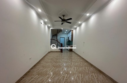 BÁN NHÀ BÁT KHỐI LONG BIÊN DT 54M2 VÀI BƯỚC RA Ô TÔ TRÁNH THOÁNG MÁT Ở SƯỚNG