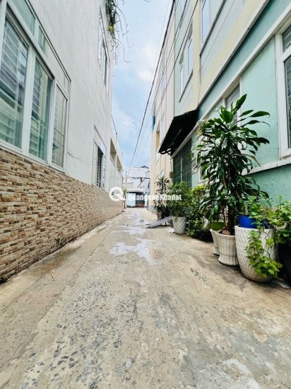 TÂN PHÚ - HẼM Ô TÔ - NHÀ LÔ GÓC 3 TẦNG VỪA Ở VỪA CHO THUÊ - NGANG KHỦNG 8M NỞ HẬU - SỔ CHÍNH CHỦ BÌA HOÀN CÔNG ĐỦ - NHỈNH 7 TỶ.