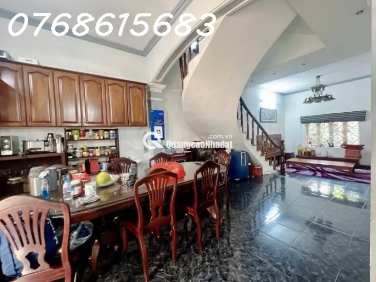 Bán biệt thự ven sông kề Gigamall Phạm Văn Đồng, Thủ Đức: 129m2, 3 tầng, 6PN, 16.5 tỷ - Sổ hồng, giá tốt, ở ngay!