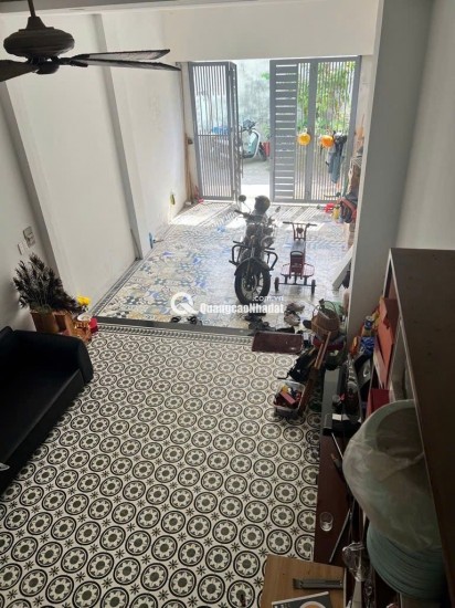 NHÀ 3 TẦNG LÃ XUÂN OAI - Ô TÔ ĐẬU CỬA - SÁT VINCOM Q9