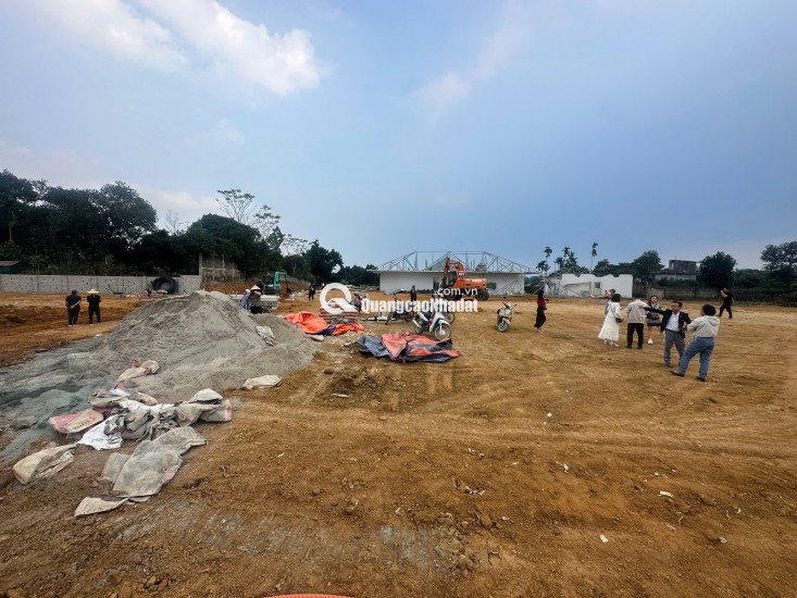 Bán gấp mảnh đất ngay sát trường đại học, xây cho thuê được luôn.