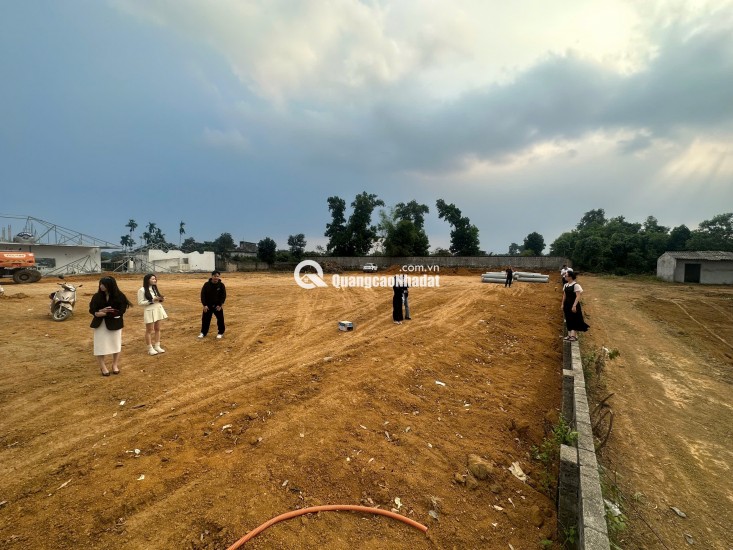 Bán gấp mảnh đất ngay sát trường đại học, xây cho thuê được luôn.