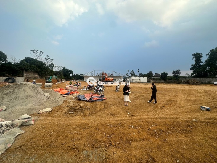 Bán gấp mảnh đất ngay sát trường đại học, xây cho thuê được luôn.