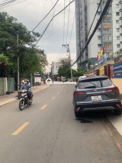 NHÀ 3 TẦNG LÃ XUÂN OAI - Ô TÔ ĐẬU CỬA - SÁT VINCOM Q9