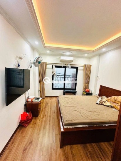 NHÀ ĐẸP Ở NGAY-30M RA MẶT PHỐ-NGÕ THÔNG-2 THOÁNG TRƯỚC SAU.