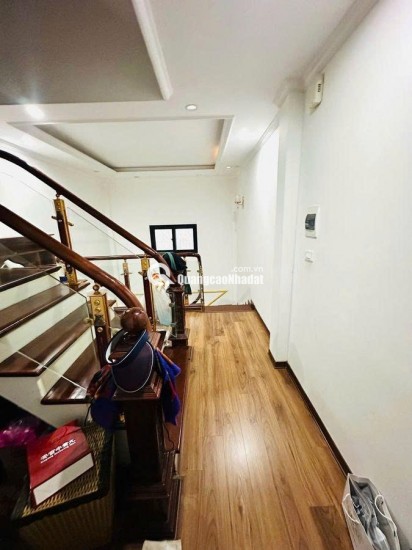 NHÀ ĐẸP Ở NGAY-30M RA MẶT PHỐ-NGÕ THÔNG-2 THOÁNG TRƯỚC SAU.