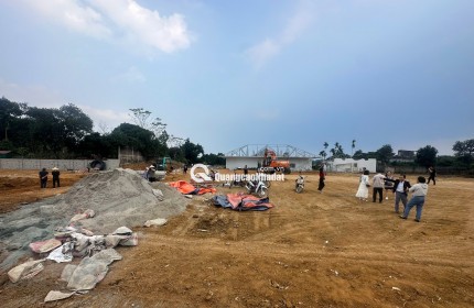 Bán gấp mảnh đất ngay sát trường đại học, xây cho thuê được luôn.