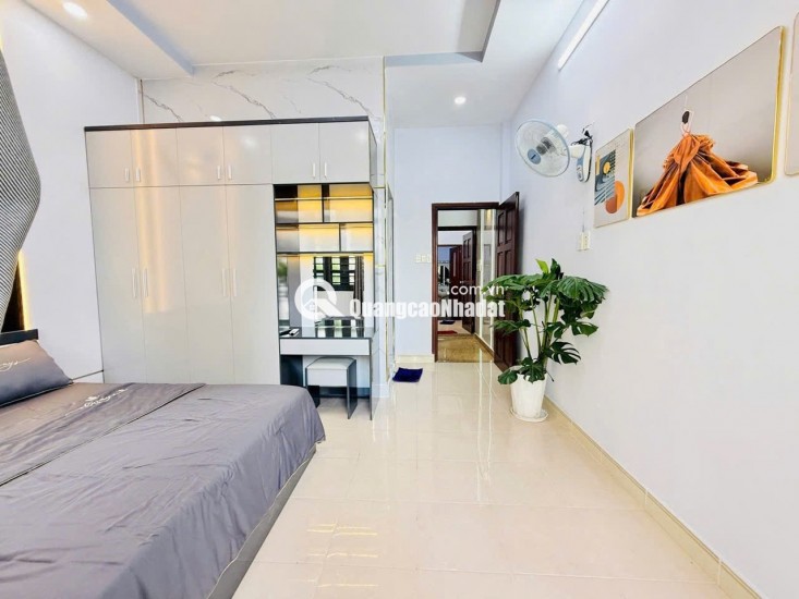 NHÀ BÁN QUẬN 12 - GIÁP SONG HÀNH, TRƯỜNG CHINH.
QUA TÂN BÌNH CHỈ VÀI PHÚT NHÀ 4 TẦNG BTCT VÀO Ở NGAY.