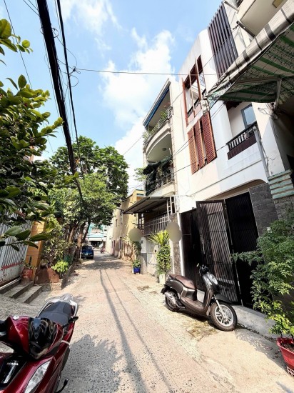 BÁN NHÀ 3 TẦNG MỚI XÂY KHU VỰC TÂN SƠN NHÌ, HẺM XE HƠI 6M THÔNG THOÁNG GẦN TRƯỜNG CẤP 2, 9.x Tỷ