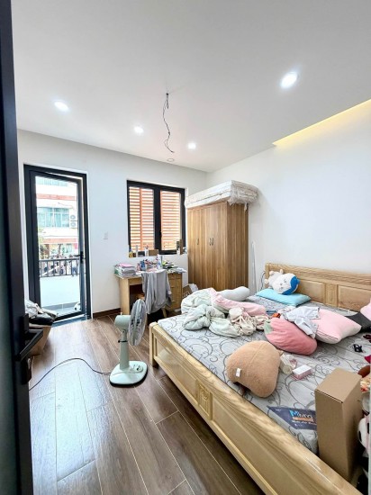 BÁN NHÀ 3 TẦNG MỚI XÂY KHU VỰC TÂN SƠN NHÌ, HẺM XE HƠI 6M THÔNG THOÁNG GẦN TRƯỜNG CẤP 2, 9.x Tỷ