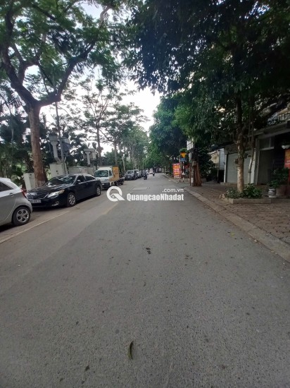 Cho thuê nhà mặt phố Nguyễn Đình Hoàn kinh doanh sầm uất