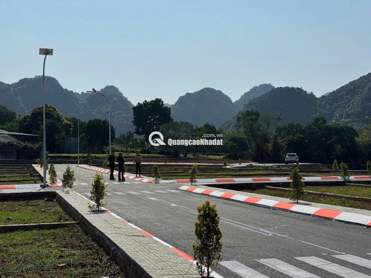 KHÔNG ỒN ÀO – NHƯNG NGƯỜI BIẾT ĐÃ ÂM THẦM XUỐNG TIỀN