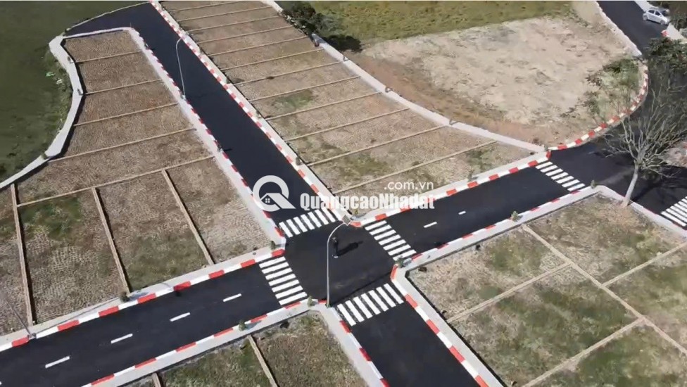 KHÔNG ỒN ÀO – NHƯNG NGƯỜI BIẾT ĐÃ ÂM THẦM XUỐNG TIỀN