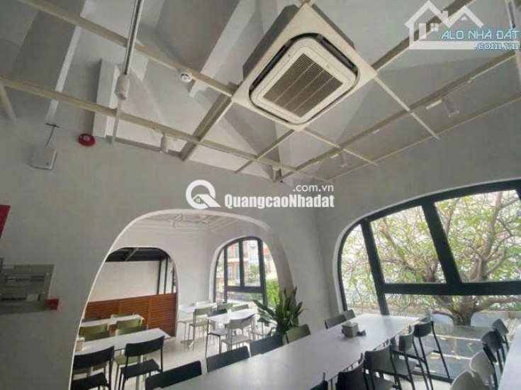 Biệt thự hàng hiếm thuộc vị trí cốt lõi trung tâm trong khu vực