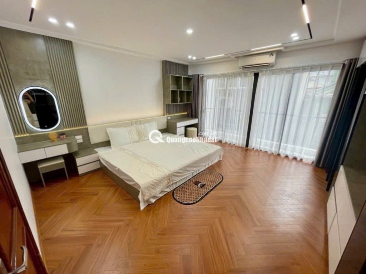 Bán nhà phố Ngọc Lâm 6 tầng thang máy ô tô vào nhà