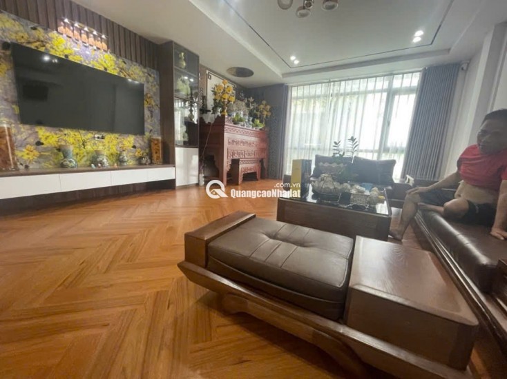 Bán nhà phố Ngọc Lâm 6 tầng thang máy ô tô vào nhà